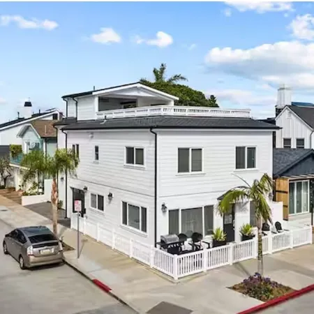 Newport Beach 1 bedroom, 1 bath + Sleeper Sofa Bed - Home/Beach/Garage/Patio
