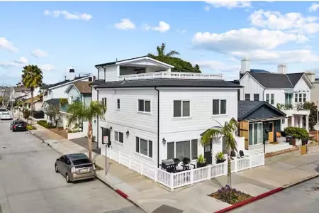 Newport Beach 1 bedroom, 1 bath + Sleeper Sofa Bed - Home/Beach/Garage/Patio Отели рядом с достопримечательностью «Ньюпорт-Бич»