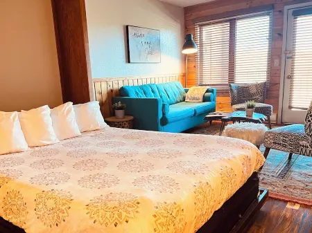 Queen Studio~Resort Amenities~19 Miles to West RMNP