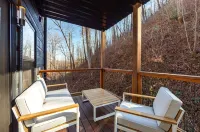 Night Owl 3 Bedroom Cabin by RedAwning - Chalets