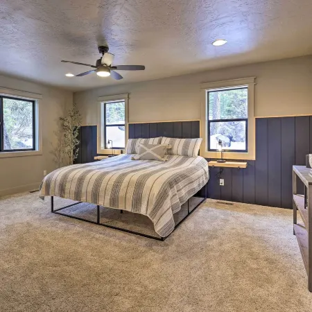 Family-Friendly Cabin: Pool Access, Bikes & Games