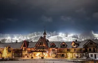 Oasis on 10 Acres, Firepits, 15 Mins to Harbor Springs, Petoskey, Sleeps 14