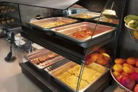 Days Inn & Suites by Wyndham Brandon - breakfast