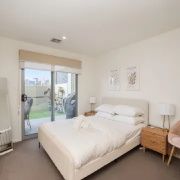 Ground Level 1-Bed: Courtyard & Alfresco Dining