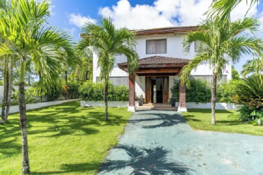 Natural Pool Villa Perfect for Families Hoteles en 