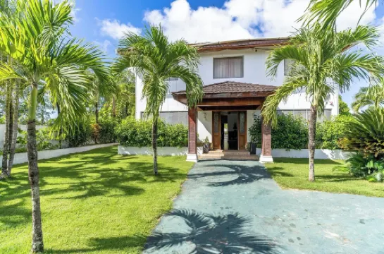 自然泳池別墅，適合家庭入住