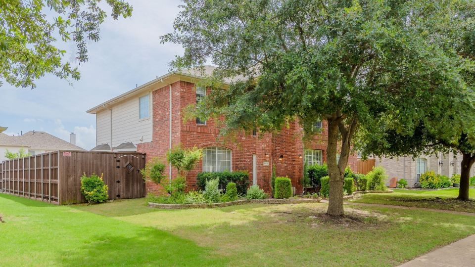 Family Friendly Spacious Home with Backyard Pool by Redawning