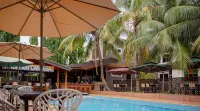 Momo's Guest House - Pools