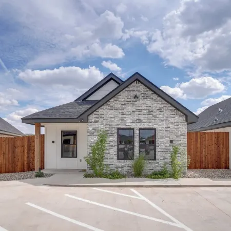 Brand-new Home 2 Mi to Shannon Med Center!