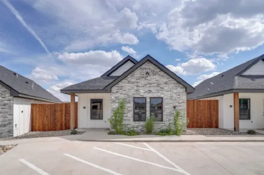 Brand-new Home 2 Mi to Shannon Med Center!