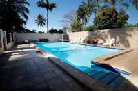 Tropical Hibiscus Caravan Park - Beach
