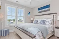 Luxury Beach Condo 5 Min Walk to Beach & Shops! - Wifi
