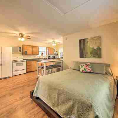 Cozy Canyon Lake Cottage 1 Mi to Guadalupe River! Rooms