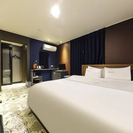 Blue Hotel
