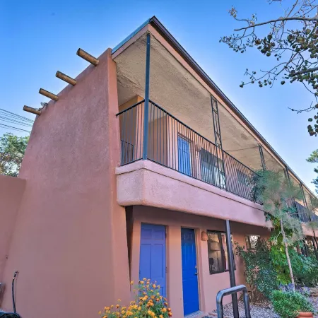 Santa Fe Bungalow about 2 Mi to Downtown!