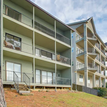 Sunset-View Resort Condo on Lake Hamilton!