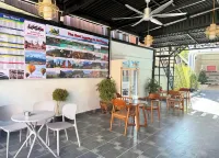 Avenue Hotel VangVieng - parking
