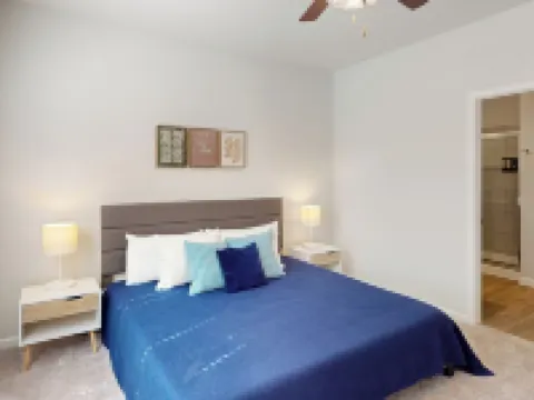 Patio Dining & Yard: Porter Escape, 3 Mi to Golf ポーターのホテル