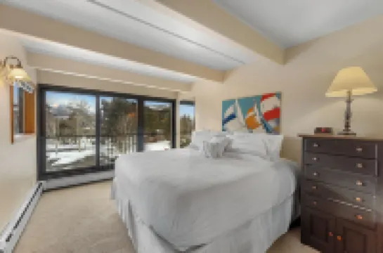 เดอะ ลอดจ์ แอท เลค ดิลลอน หมายเลข 308