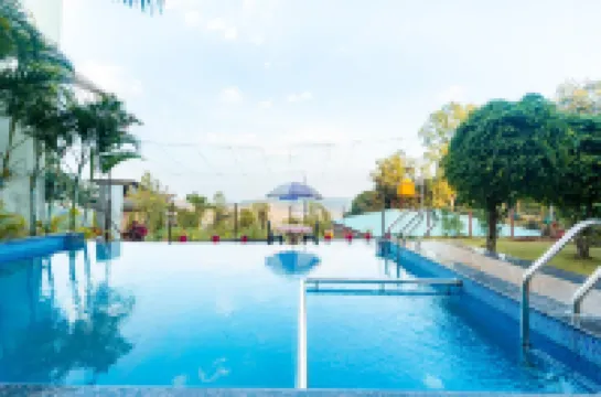 Strawberry County Hotels in Bhilar