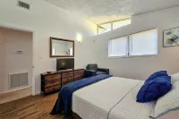 2 Mi to Cocoa Riverfront Park: Home w/ Patio! - Wifi