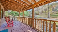 Romantic Creekside Cabin only 3 miles from Downton Bryson City!