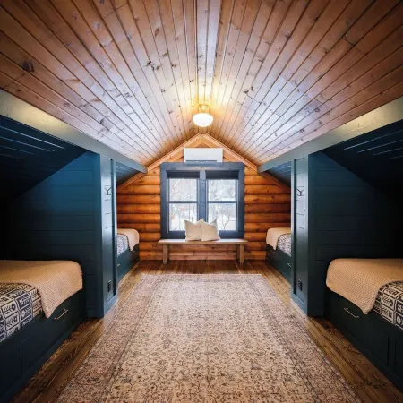 Driftless Escape – Secluded Luxury Lodge on Stream with Hot Tub