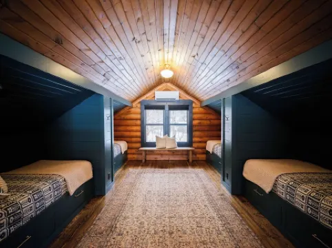 Driftless Escape – Secluded Luxury Lodge on Stream with Hot Tub