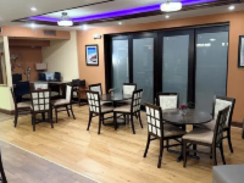 Home Town Inn & Suites Hotels in Crestview