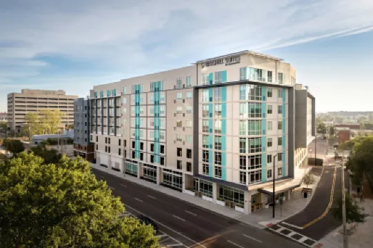 SpringHill Suites by Marriott Tampa Downtown (スプリングヒルスイーツ バイ マリオット タンパ ダウンタウン) タンパ会議センター周辺のホテル