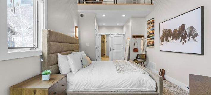 Walk to Slopes Hot Tub + Balcony + Views Mins to Main Street Deer Valley Haven by Avantstay Hotels in Summit County