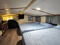 So much to enjoy at this 2-bedroom cottage in Charming Lakeside. Hotels in Lakeside