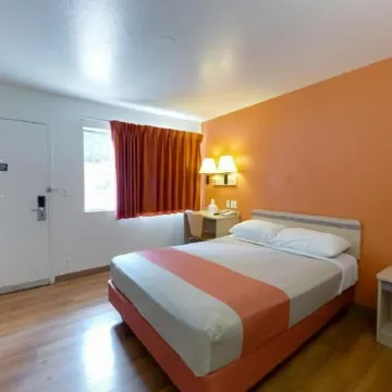 Shasta Vista Inn & Suites