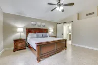 Pool, Hot Tub and Golf Course View Glendale Oasis! - spa