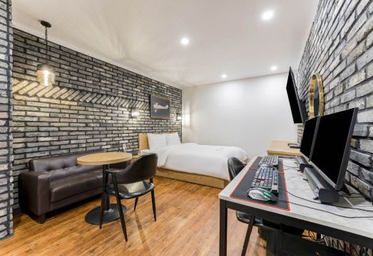 힐링 모텔 주차장