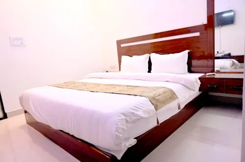 Hotel Forest Leaf