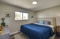 Quiet Pueblo Home w/ Pool Table, 5 Mi to Downtown! - 3-نجوم