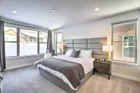 Stunning Granby Home w/ Hot Tub: Hike & Ski! - Pysäköinti