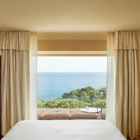Hôtel le Provençal renové en 2025 - Bord de Mer
