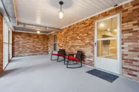 425 Plantation Road SW, Smyrna - Country Houses