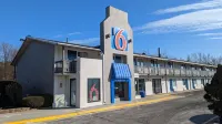 Motel 6 Leominster, MA - 2-Star