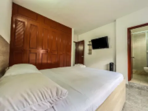 Neón Living 伊瓦格 酒店