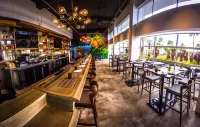 Grand Naniloa Hotel, a Doubletree by Hilton - bar