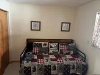 Cozy townhome sleeps 10 in the heart of it all. Minutes to multiple ski resorts Hotels in Bartlett