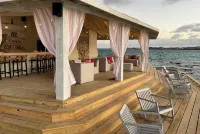 Hodges Bay Resort & Spa - bar
