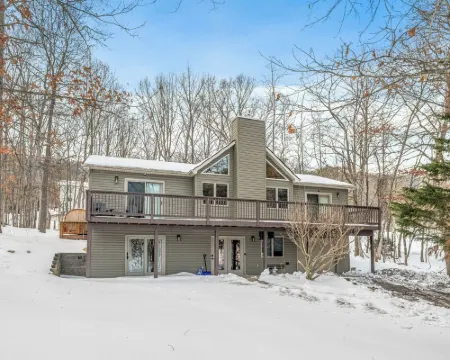 6BR Designer Home in Massanutten with Hot Tub, Sauna Hotels in Massanutten