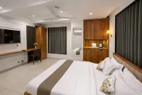 Raw Leaves - Premium Family & Business Hotel Near Rajkot Railway Station - 2-Star