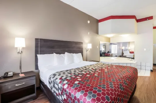 Econo Lodge Inn & Suites