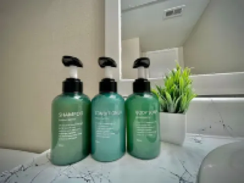 特大床，優越位置，適合工作者，長住優惠