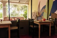 Resthouse Collective Salthouse Weligama - breakfast